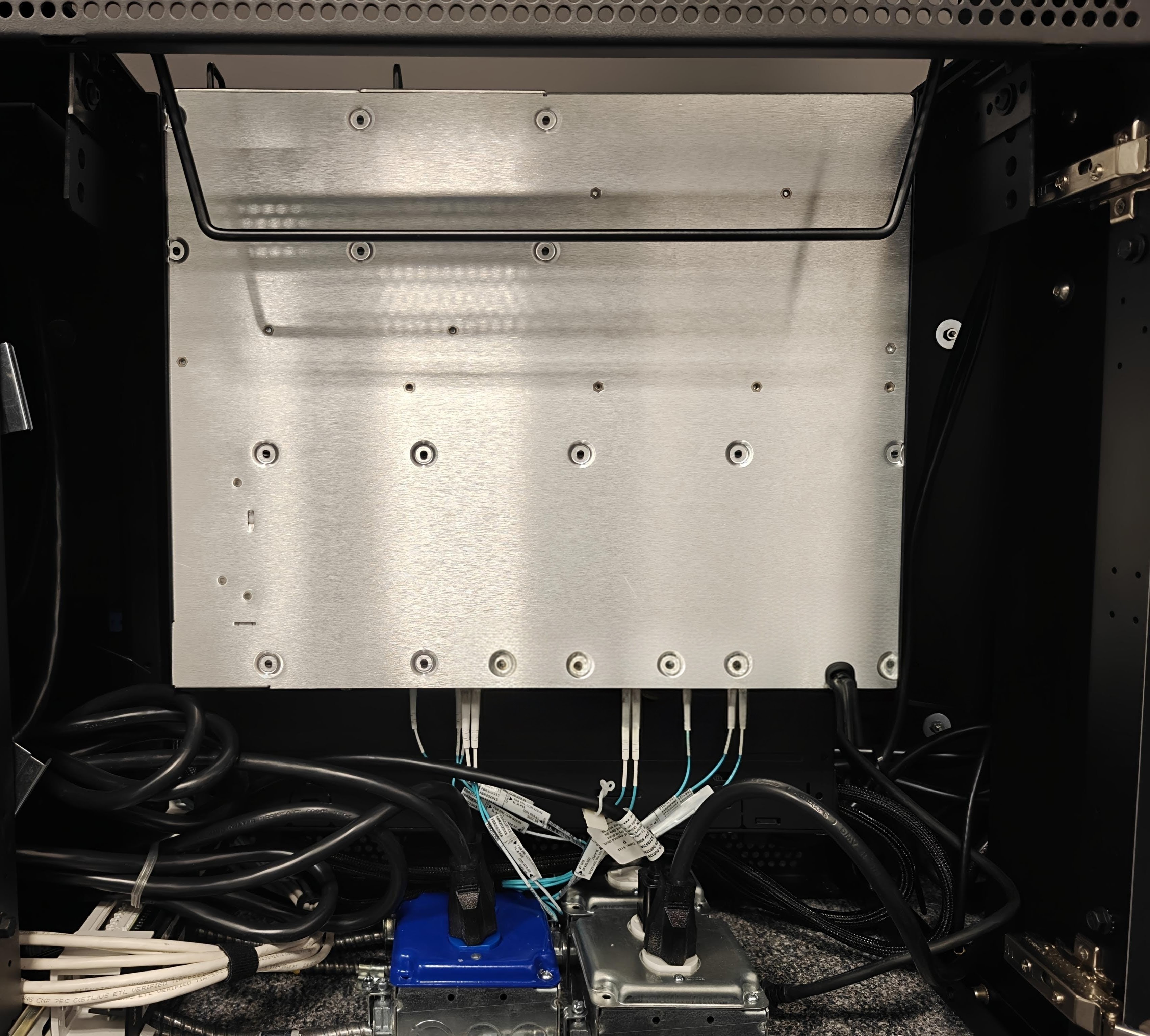 Fiber-connected workstation by GTS