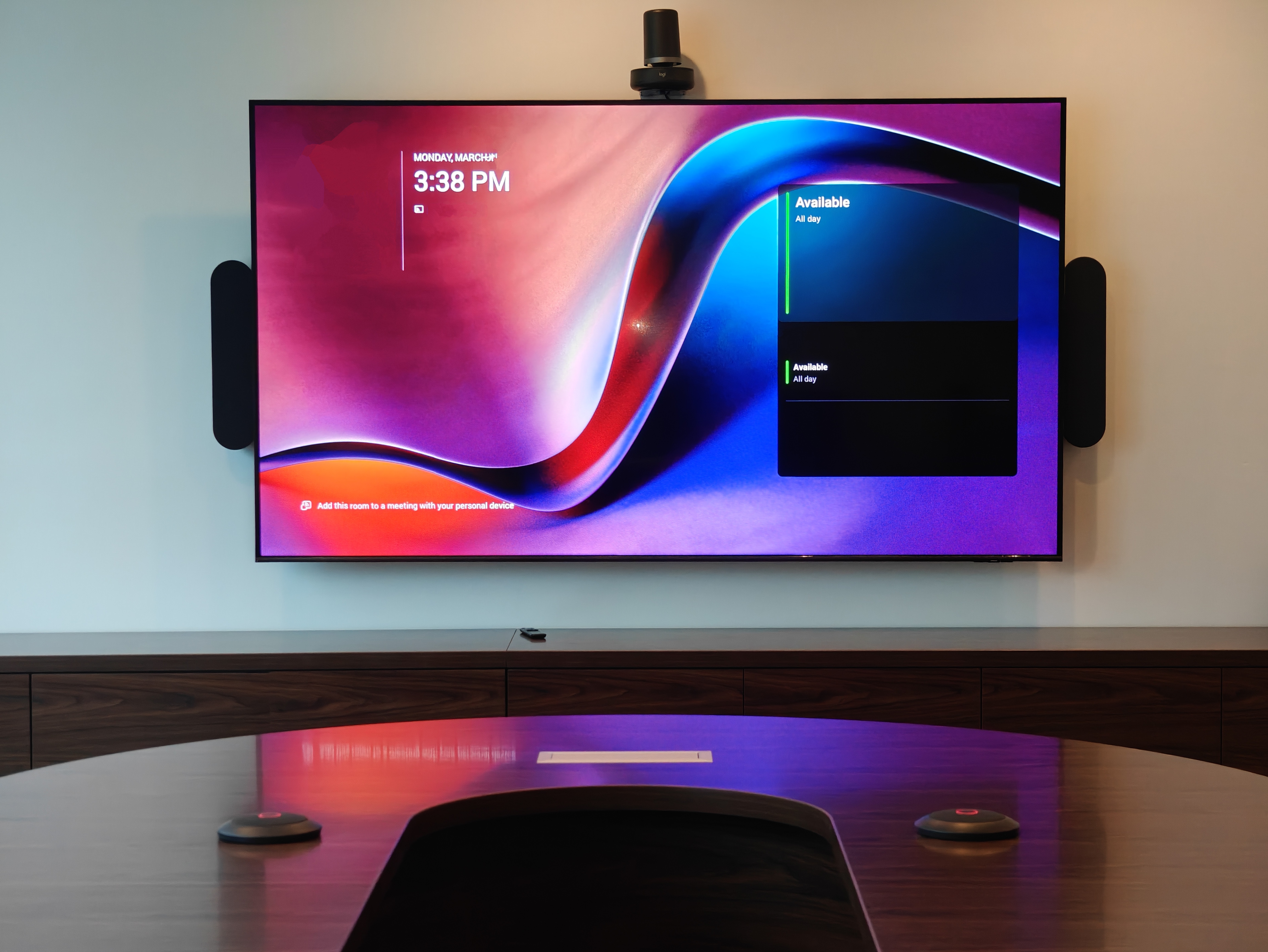 Flush TV mount with hidden cabling